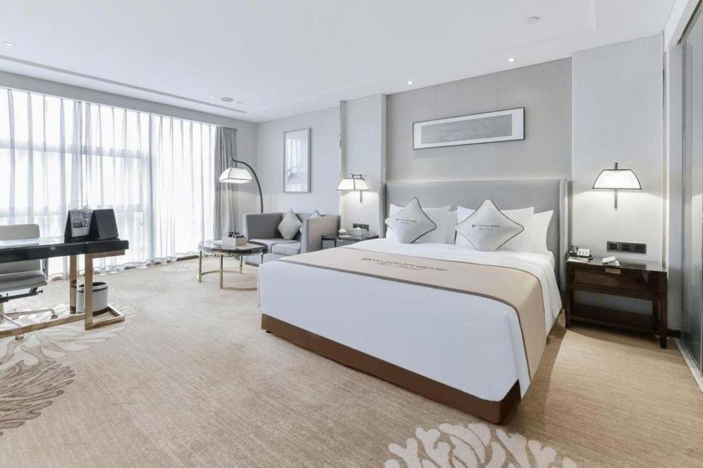 Hotel Wyndham Grand Plaza Royale Huayu Chongqing Zewnętrze zdjęcie